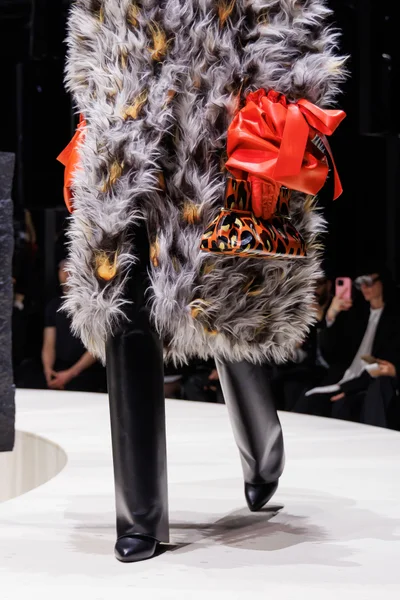 Look 80